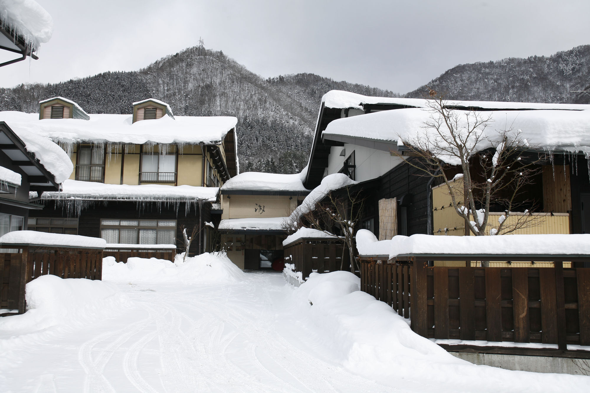 Ryokan Kutsuroginoya Yuu Takayama  Dış mekan fotoğraf